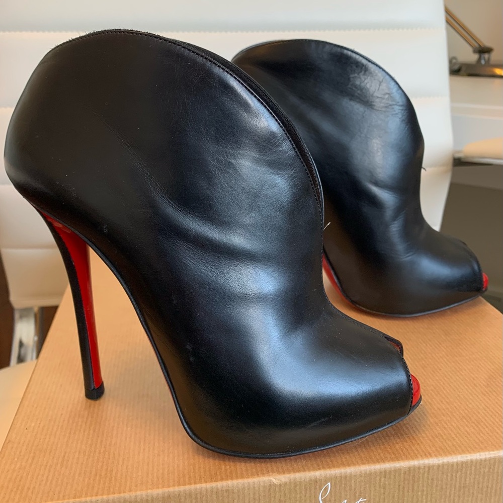 Christian Louboutin Chester 120 Shinny cal/Pat Toe